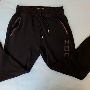 Zoo York black sweat pants with zippered pockets. Size M.